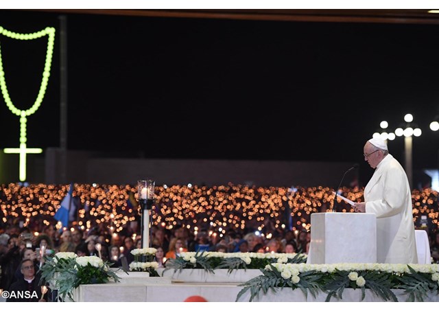 Fatima Papa Francisc La Rugăciunea Rozariului Cu Cristos și Maria Rămanem In Dumnezeu